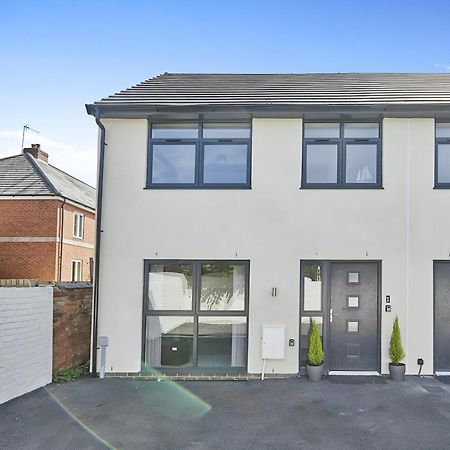 Modern Home In Derby City Centre - Free Gated Parking Zewnętrze zdjęcie