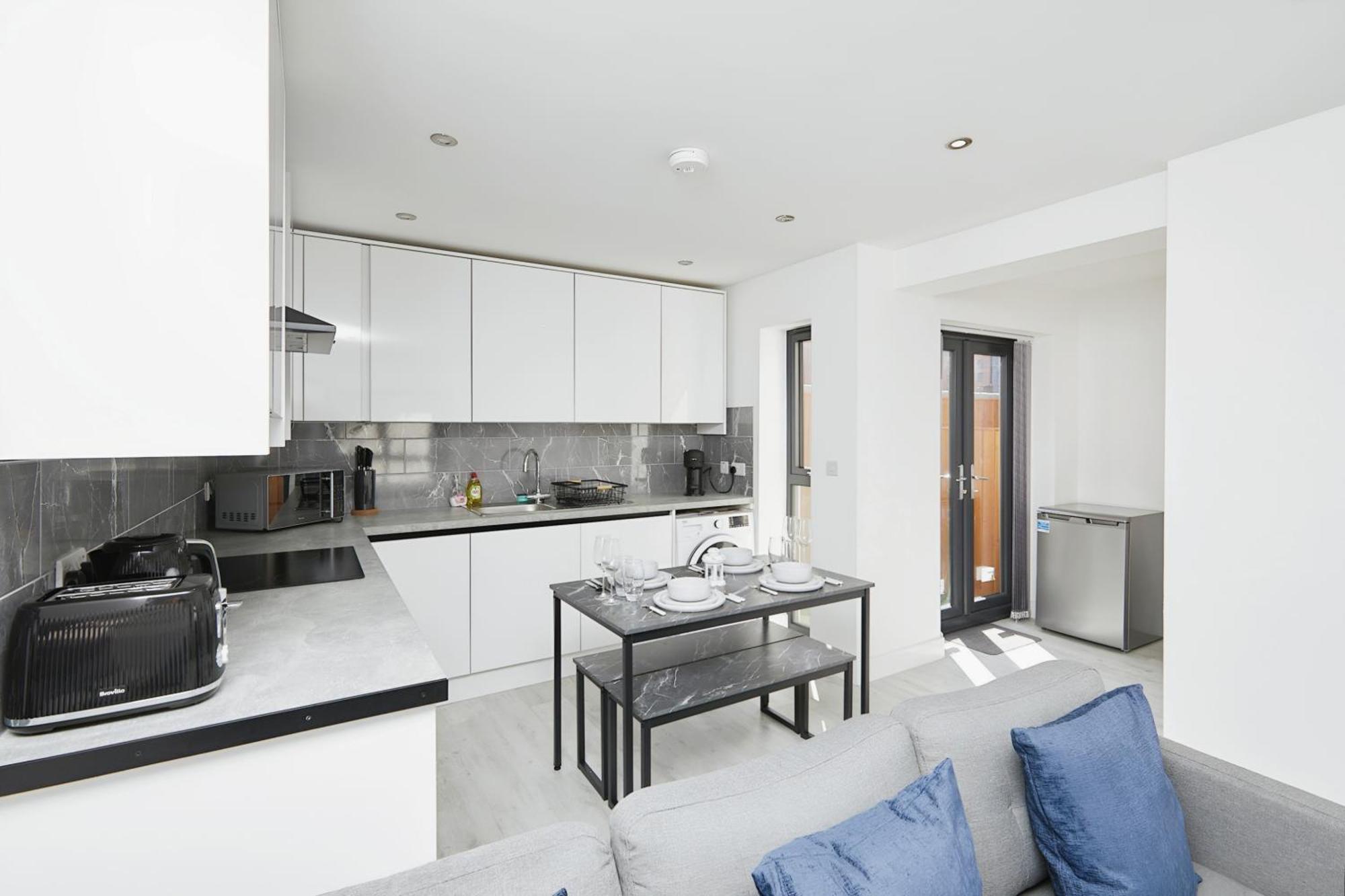 Modern Home In Derby City Centre - Free Gated Parking Zewnętrze zdjęcie