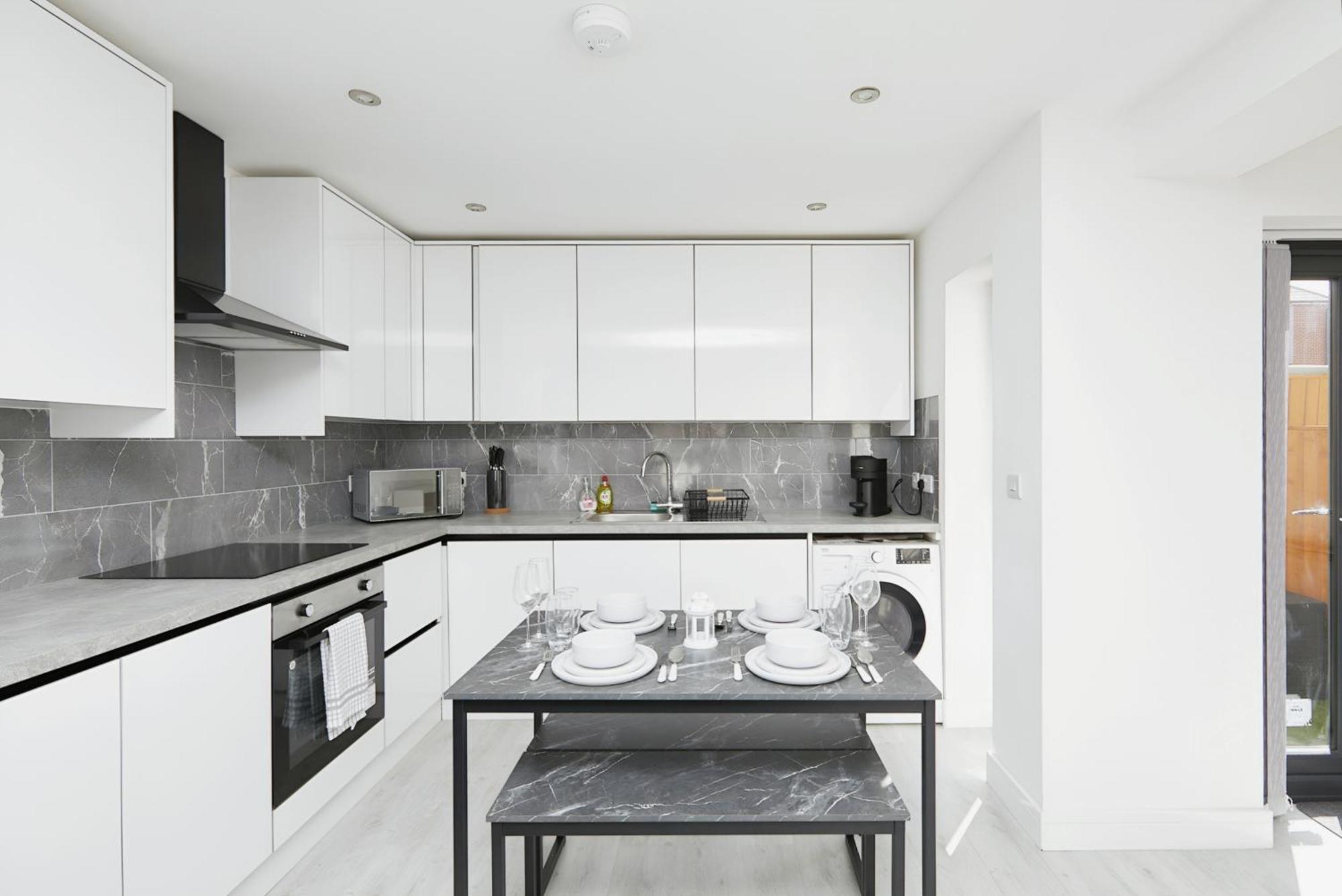 Modern Home In Derby City Centre - Free Gated Parking Zewnętrze zdjęcie